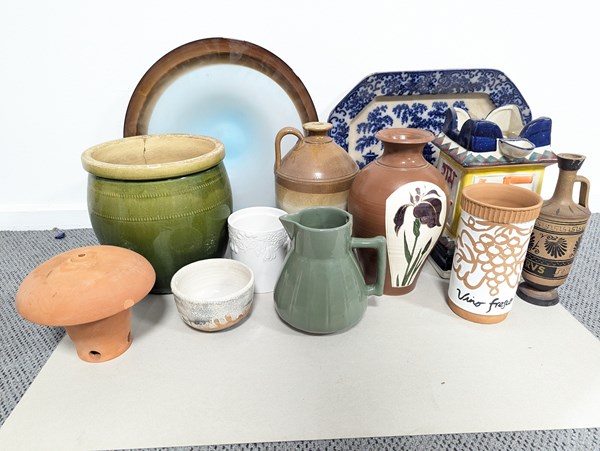 Lot 562 - POTTERY COLLECTION