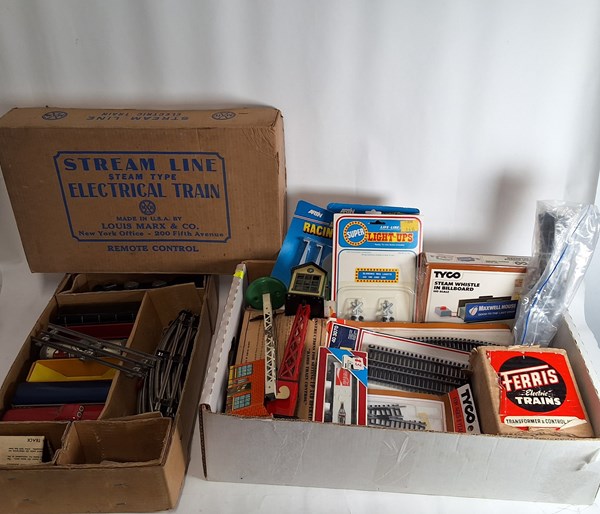 Lot 1437 - MODEL TRAIN LOT