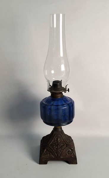 Lot 1484 - OIL LAMP