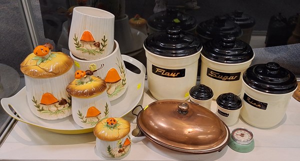 Lot 1397 - RETRO KITCHENWARE