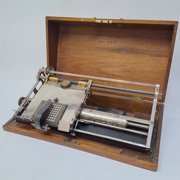 Lot 1337 - TYPEWRITER