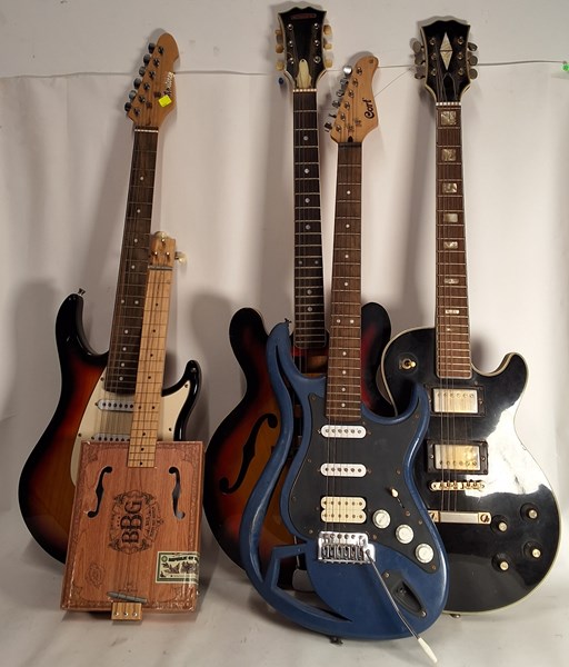 Lot 1198 - GUITARS