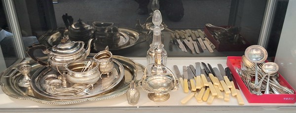 Lot 1173 - TABLEWARE