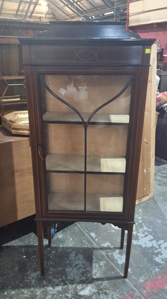 Lot 72 - DISPLAY CABINET