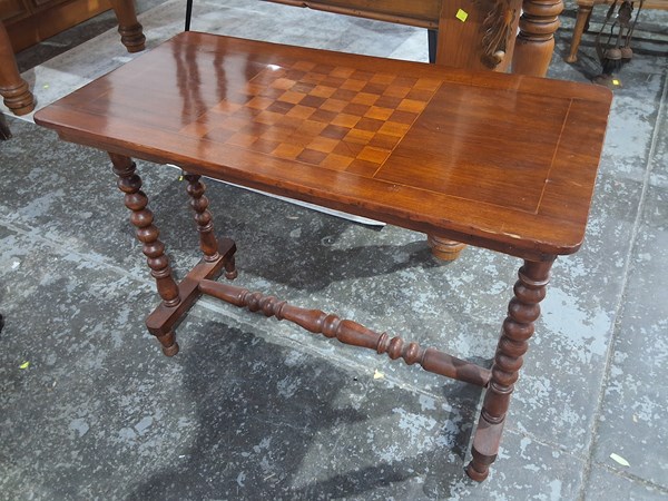 Lot 93 - SIDE TABLE