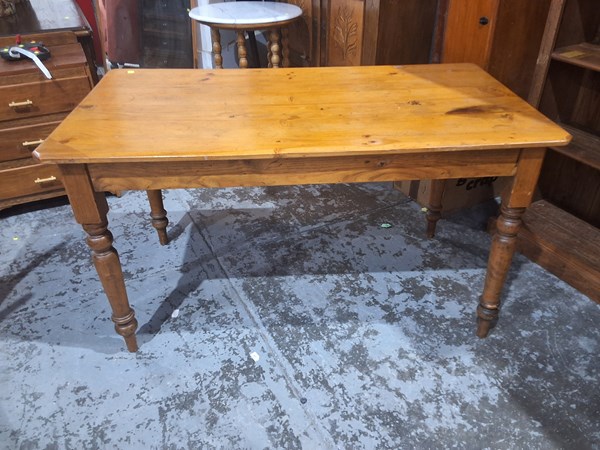 Lot 181 - KITCHEN TABLE