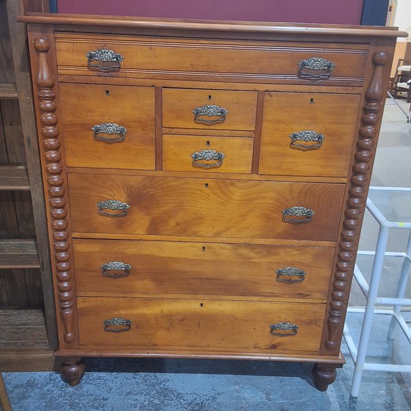 Lot 163 - CHEST OF DRAWERS