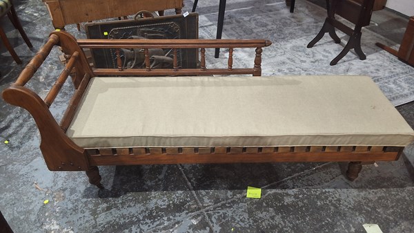 Lot 253 - MINERS COUCH