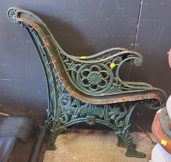 Lot 504 - BENCH ENDS