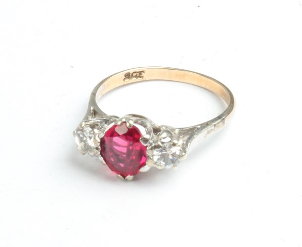 Lot 1016 - GOLD RING