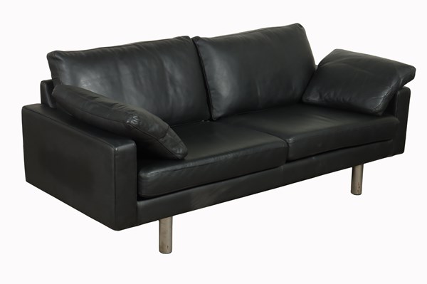 Lot 88 - HANDY LEATHER LOUNGE