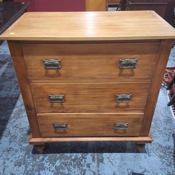 Lot 201 - CHEST OF DRAWERS