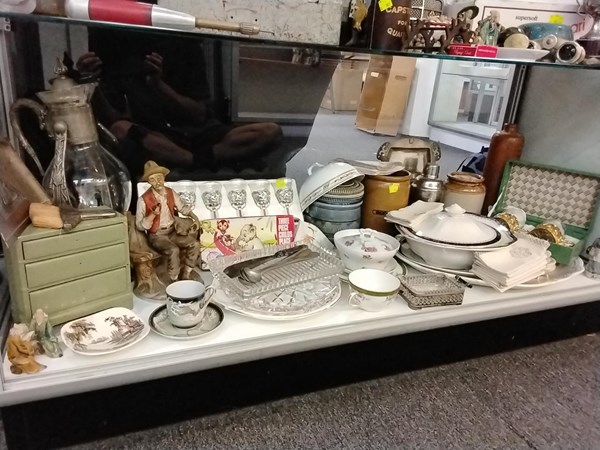 Lot 1400 - VINTAGE SUNDRIES