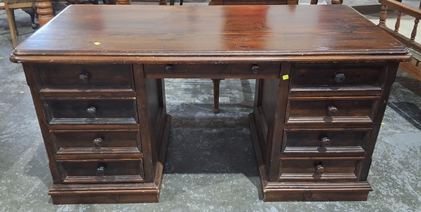 Lot 173 - DESK