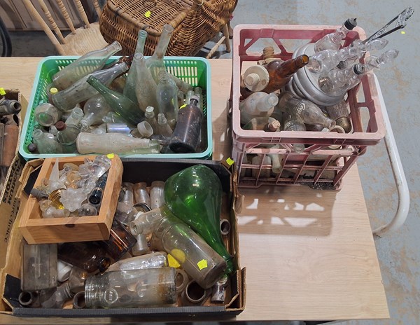 Lot 330 - BOTTLES
