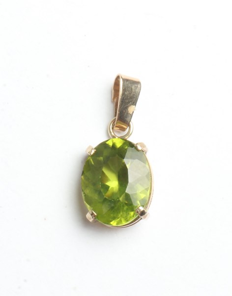Lot 1008 - GOLD PENDANT