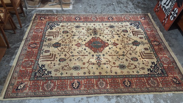 Lot 186 - RUG
