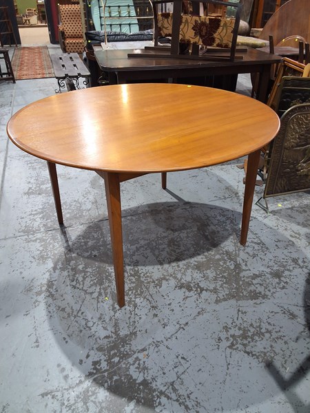 Lot 170 - DINING TABLE