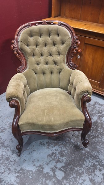 Lot 190 - GRANDFATHER CHAIR