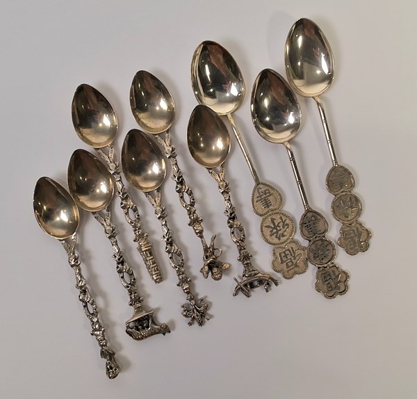 Lot 1074 - SILVER SPOONS