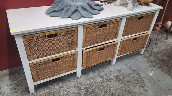Lot 106 - CHEST OF DRAWERS