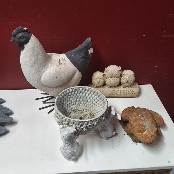 Lot 118 - GARDEN ORNAMENTS