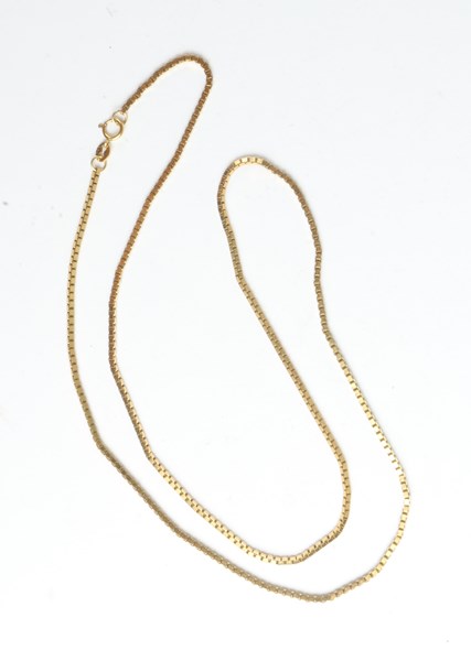 Lot 1035 - GOLD CHAIN
