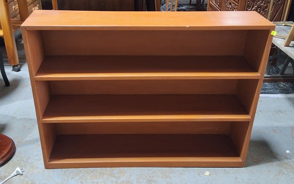 Lot 443 - BOOKSHELF