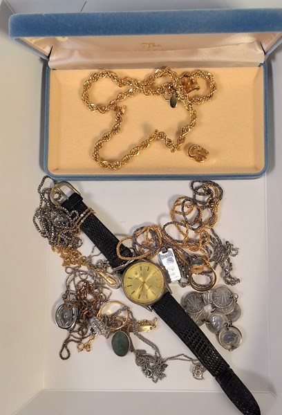 Lot 1079 - JEWELLERY