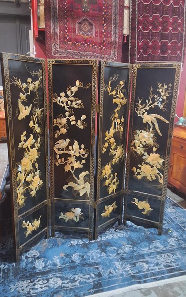 Lot 131 - DIVIDING SCREEN