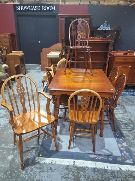 Lot 138 - DINING SUITE