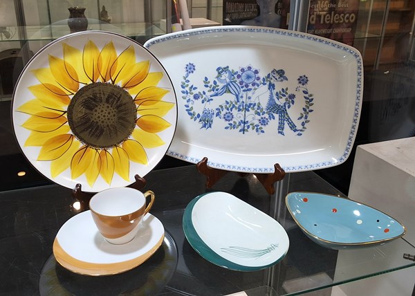 Lot 1212 - MID CENTURY CERAMICS