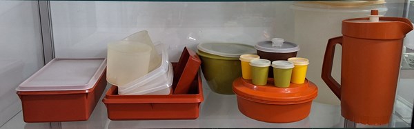 Lot 1499 - VINTAGE TUPPERWARE