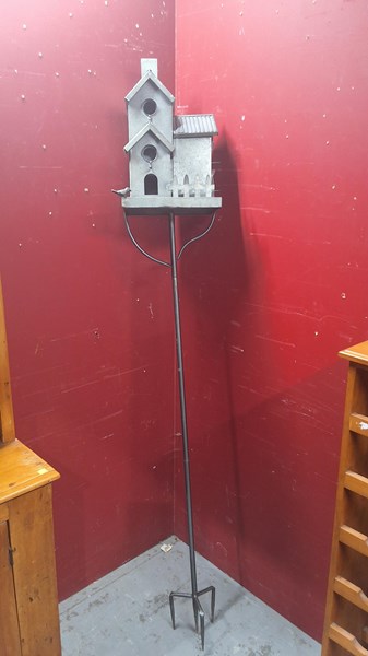 Lot 75 - BIRDHOUSE