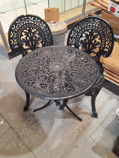 Lot 382 - OUTDOOR SETTING