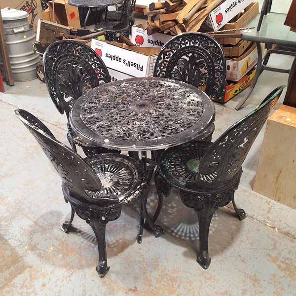 Lot 380 - OUTDOOR SETTING