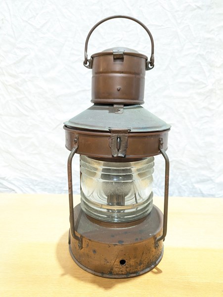 Lot 1215 - SHIPS LANTERN