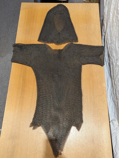 Lot 1197 - CHAINMAIL SET