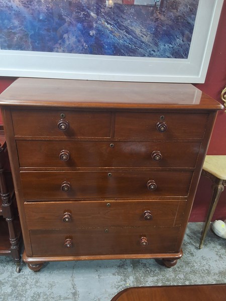 Lot 69 - CHEST OF DRAWERS