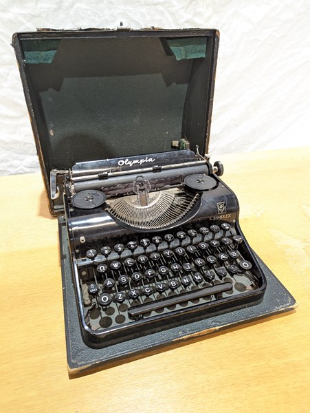 Lot 1338 - TYPEWRITER