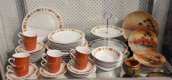 Lot 1295 - DINNER SERVICE