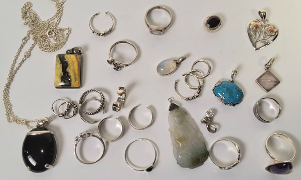 Lot 1075 - JEWELLERY
