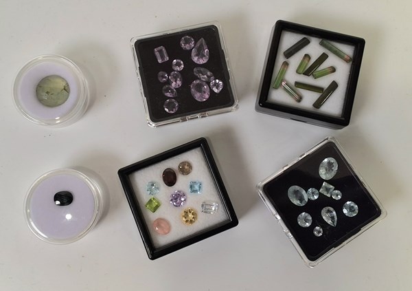 Lot 1047 - GEMSTONES