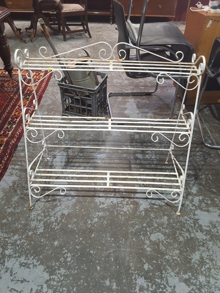 Lot 272 - PLANTER STAND