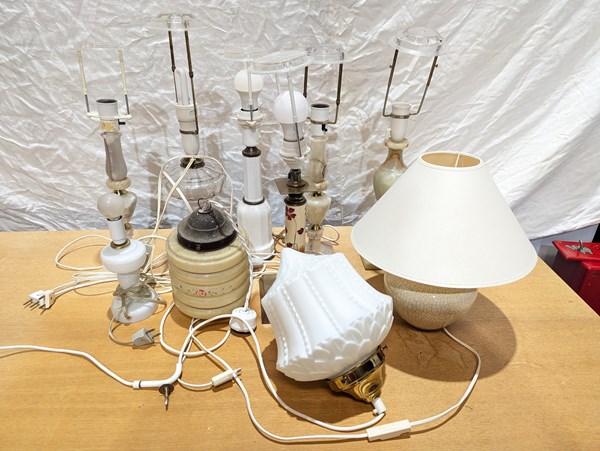 Lot 187 - LIGHTING