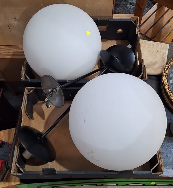 Lot 411 - LIGHT FIXTURES