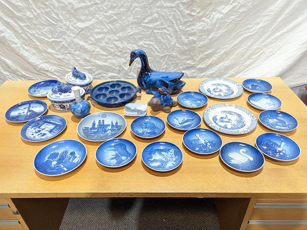 Lot 1181 - BLUE AND WHITE POTTERY