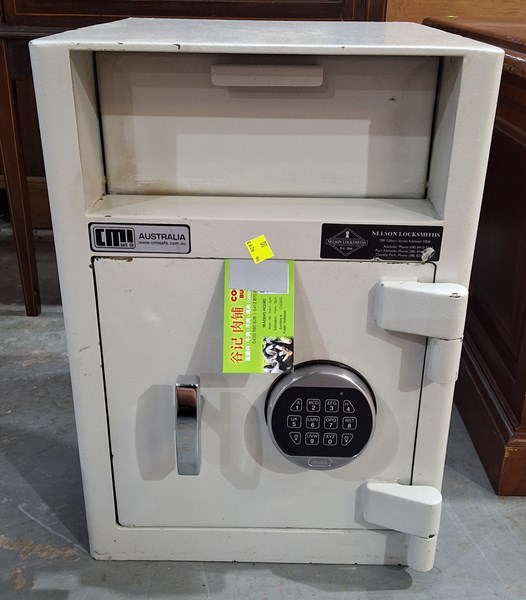 Lot 250 - CASH DEPOSIT SAFE