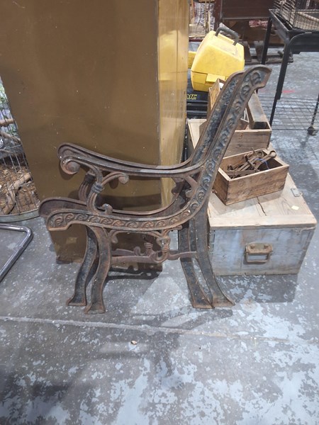 Lot 501 - BENCH ENDS