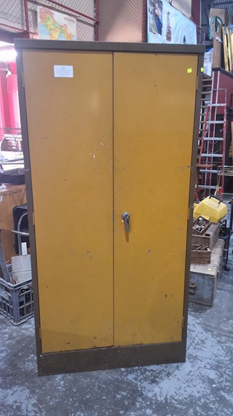 Lot 265 - METAL CUPBOARD
